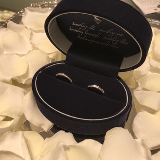 【Something Blue(サムシングブルー)】の口コミ シンプルで丸みのある指輪が良かったので、数多くの中から店員さんが候補を...