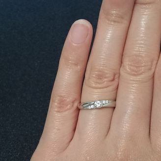 【Wish upon a star(ウィッシュアポンアスター)】の口コミ つけていても邪魔にならないデザインで、手をグーにしたときに違和感がない...