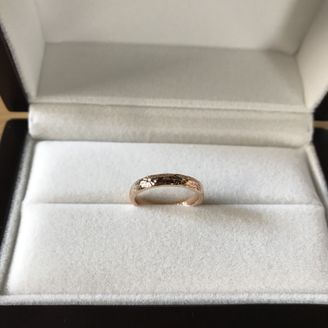 【IMMORTAL MAULOA COLLECTION(イモータル マウロア コレクション)】の口コミ このシリーズは、素材、リングの太さ、模様がそれぞれ選べるセミオーダーで...