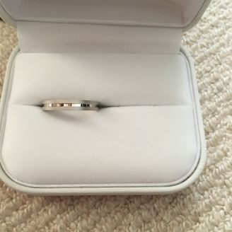 【Oferta(オフェルタ)】の口コミ 指がかなり太いので、太めのデザインの物を探していた。あまりピカピカ光っ...