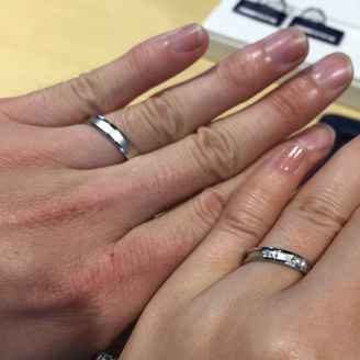 【ROYAL ASSCHER(ロイヤル・アッシャー)】の口コミ 重厚感のあるリングでしっかりした作りが特徴のあるリングです！女性側はダ...