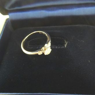 【ROYAL ASSCHER(ロイヤル・アッシャー)】の口コミ 一粒ダイヤと三粒ダイヤ（今回選んだもの）と迷いましたが、歳を取っても自...