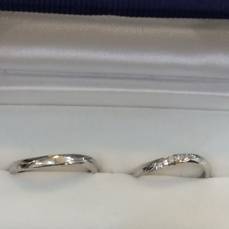 【RITOE(リトエ)】の口コミ 何種類ものデザインの見本があり実際手にとって付けてみたりした中でやっぱ...