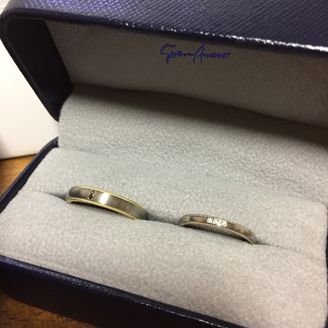 【Sirena Azzurro(セイレーン アズーロ)】の口コミ 《デザイン面》ペアでありながらも、素材(内側と外側)や太さ、石の有無な...