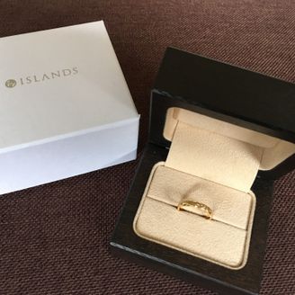 【ISLANDS(アイランズ)】の口コミ 結婚指輪は必ずゴールドが良いと思っていたことと、可愛すぎるデザインが苦...