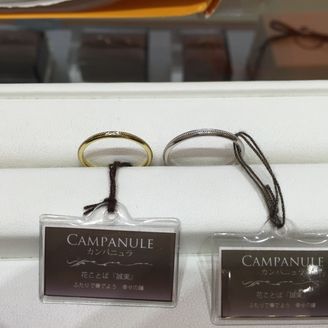 【CHER LUV(シェールラブ)】の口コミ 細めなのでシンプルなのにオシャレ。ダイヤも小さく３つ入ってます。なのに...