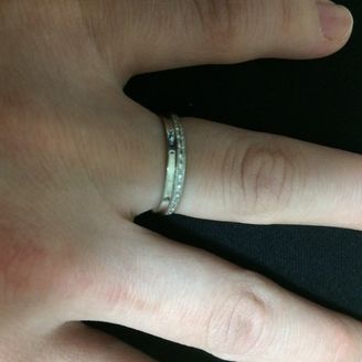 【組曲ジュエリー】の口コミ 夫と2人で指輪を探していたのですが、百貨店に入ってうろうろしていたら急...