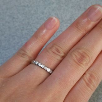 【PILOT BRIDAL(パイロットブライダル)】の口コミ ダイヤがキラキラ光るような指輪が欲しくて探していました。ハーフエタニテ...