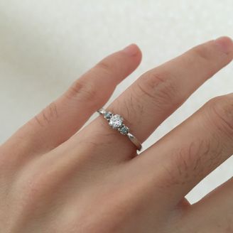 【サマンサシルヴァブライダル】の口コミ 主人が年下で収入も自分より低かった為、最初は婚約指輪を買ってもらうこと...