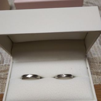 【insembre(インセンブレ)】の口コミ 結婚10年目の記念に考えていた指輪なので、あまり光りすぎない、艶消しを...