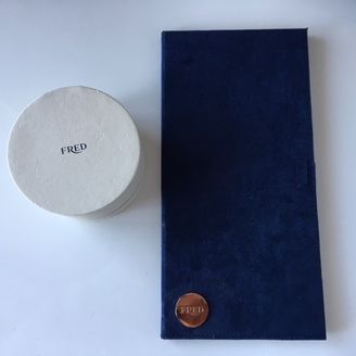 【Fred(フレッド)】の口コミ なんと言っても、カッコ良いデザイン。
ティファニーのド定番の立て爪にも...