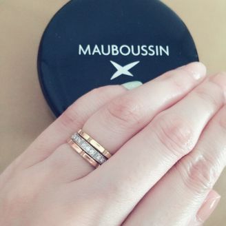 【MAUBOUSSIN(モーブッサン)】の口コミ 何店舗か候補があり試着を繰り返していましたが最終この結婚指輪にしたのは...