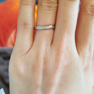 【DEAREST(ディアレスト)】の口コミ ずっと付けるものなので派手すぎないシンプルのものが良かったのですが、な...