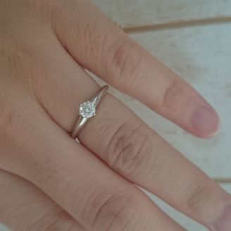 【さくらダイヤモンド】の口コミ たくさんの指輪がある中から選んだ理由は、専用のスコープでのぞくとダイヤ...