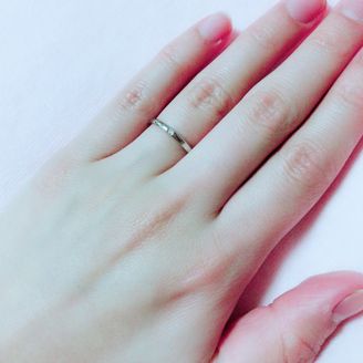 【Petit Marie(プチマリエ)】の口コミ 指輪の内側にピンク色のローズサファイヤが埋め込まれていてかわいいです。...