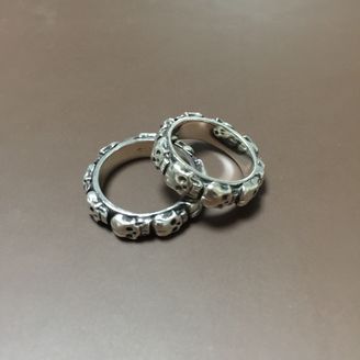 【Loree Rodkin(ローリー・ロドキン)】の口コミ 普段の服が二人ともブラック系が多いので
シンプルな結婚指輪よりもオシャ...