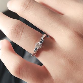 【J.C.BAR(ジェーシーバール)】の口コミ 宝石の組み合わせや、デザインを自由にできたり、刻印や誕生石が無料という...