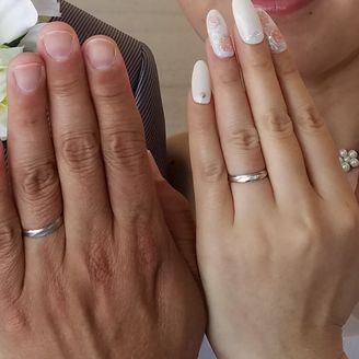【insembre(インセンブレ)】の口コミ 結婚指輪として購入しました。
旦那さんは幅の太めのリング、私は細めでダ...