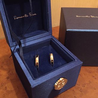 【Romantic Blue(ロマンティックブルー)】の口コミ デザインが一番の決め手です。ピンクゴールドとシルバーの二重のデザインに...