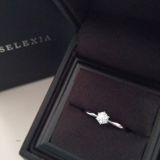 【SELEXIA(セレシア)】の口コミ シンプルなデザインながらダイヤモンドが際立つデザインとなっており、探し...