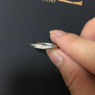 【BELLE BLANCHE(ベルブランシュ)】の口コミ わたしの希望が細めのリングで、シンプルかつ、ダイヤモンドがキレイなデザ...