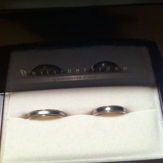 【Brilliant Story(ブリリアントストーリー)】の口コミ 指輪は、デザインもいろんなのがあり迷いましたが、2人が試着してみて違和...