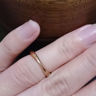 【COLANY(コラニー)】の口コミ 他にはないデザインに惹かれました。ピンクゴールドで温かみもありつつゴー...