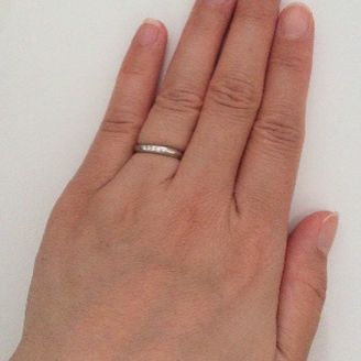 【L'or(ロル)】の口コミ 緩やかなカーブが指をキレイに見せてくれますし、シンプルだけど５つのダイ...
