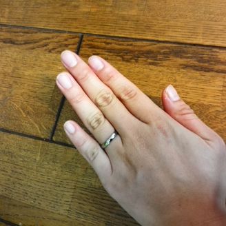 【島田工房(しまだこうぼう)】の口コミ この指輪の主な魅力は、チタン製であることですチタンは医療器具にも使われ...