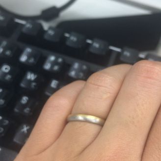 【e.m.】の口コミ 程良い存在感と太さのある指輪を探していました。
店舗をおとずれた当初は...