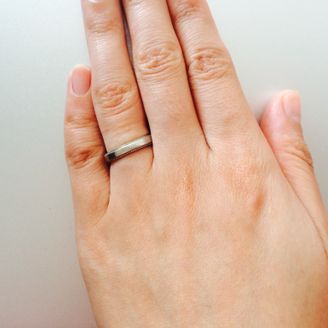 【Sge Smith(シゲスミス)】の口コミ この指輪に決めた一番の理由は、刻印を自分たちで入れることができたからで...