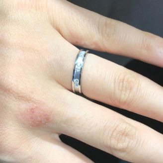 【ROYAL ASSCHER(ロイヤル・アッシャー)】の口コミ 繊細な装飾が施された個性的なデザインが光るリングです。しっかりとした存...