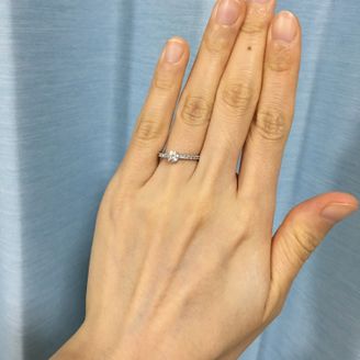 【中里宝石】の口コミ とても自身の指に馴染むデザインであり、シンプルで、かつ伝統的なデザイン...