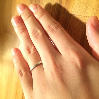 【Beams wedding】の口コミ この指輪の一番の決め手はシンプルであることです。

もともと石の入った...