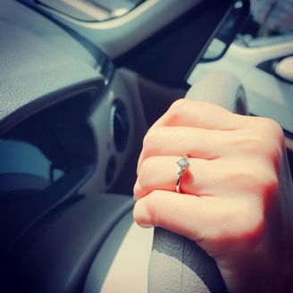 【COLANY(コラニー)】の口コミ ダイヤがハートアンドキューピッドパターンがよかった。4本と少なめの土台...