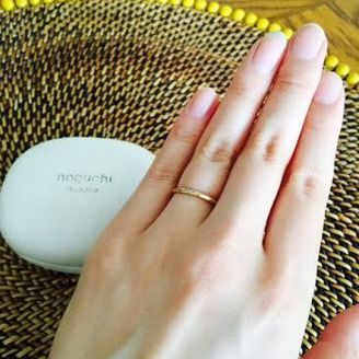 【noguchi(ノグチ)】の口コミ いかにも結婚指輪、といった感じのシルバー色やプラチナはいやだったので、...