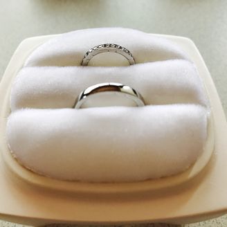 【俄(にわか)】の口コミ 俄の落ち着いたデザインが夫婦とも気に入りました。私はダイヤがついている...