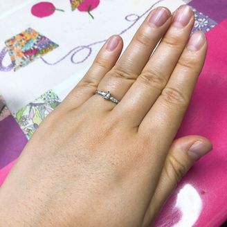 【AFFLUX(アフラックス)】の口コミ 私にとってのファーストリングで、こだわりを持って選びました。華やかなデ...