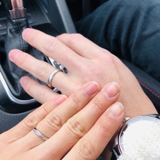 【Ptau(ピトー)】の口コミ 彼のこだわりで、鍛造で作られたものにしました。2人とも指が細いので、ゴ...