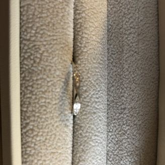 【Preuve(プルーヴ)】の口コミ デザインと色が気に入って、これに決めました。内側に石や、メッセージ、あ...