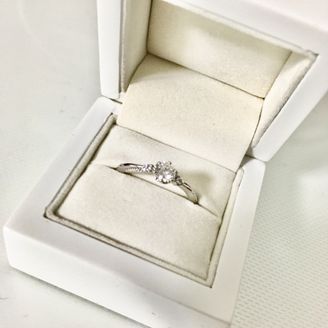 【PRIMA PORTA(プリマポルタ)】の口コミ 細身のデザインが好きで、たくさん付け比べをしました。ありがたいことに大...