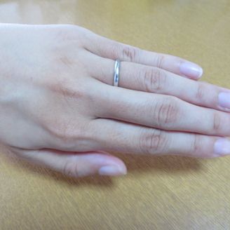 【ICHAROI(イサロイ)】の口コミ はじめはダイヤが付いた指輪も検討していましたが、仕事中にも着けることと...