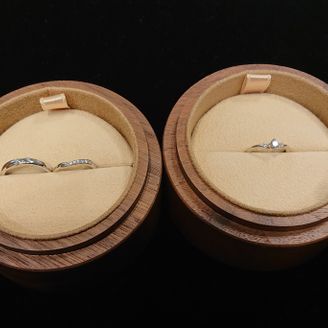 【COLANY(コラニー)】の口コミ 女性側のデザインはもちろん男性側のデザインもシンプルながら工夫があって...