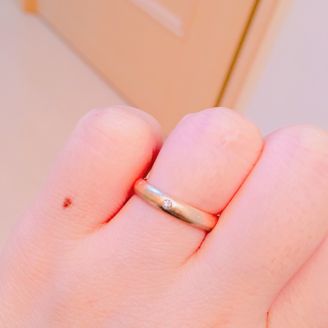 【CHRISTIAN BAUER(クリスチャンバウアー)】の口コミ 銀金銅の三色になっていて真ん中にダイヤが付いていて手の色にもなじむし、...