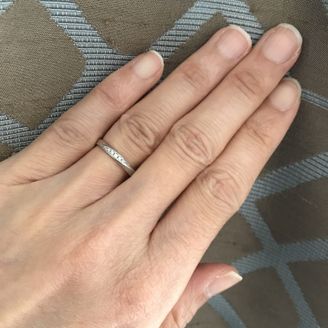 【組曲ジュエリー】の口コミ シンプルだけど、ちょっとデザインのあるものを探していて出会いました。捻...