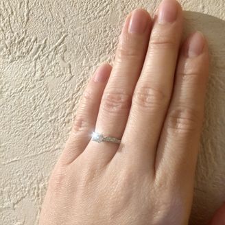 【俄(にわか)】の口コミ 主人と一緒に選びました。きちんと婚約指輪、と分かるような王道の形、リン...