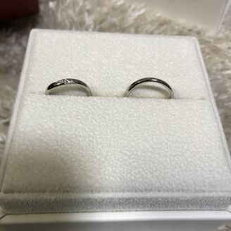 【AFFLUX(アフラックス)】の口コミ シンプルながらも可愛らしいデザインに惹かれました。女性用は単なるプラチ...