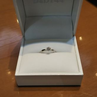 【D&D 144】の口コミ   彼女の希望でシンプルな物がいいとの事だったので店員さんにいくつか候...