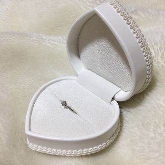 【Lui e Lei by CASA'DE YOKOYAMA(ルイエレイ バイ カサ・デ　ヨコヤマ)】の口コミ 婚約指輪は宝石がひとつ付いてる形のものがいいな。と思っていました。それ...