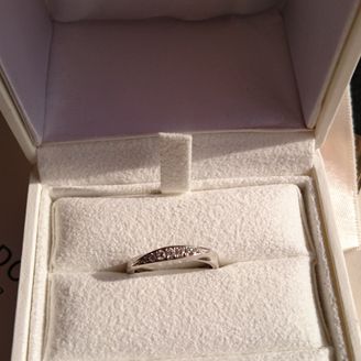 【EAU DOUCE4℃】の口コミ 同じようなデザインで何店舗か見ましたが、
ダイヤの輝き方が一番上品で好...